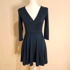 Streetwear Society Women's Green V-Neck Faux Wrap 3/4 Sleeve Dress, size small